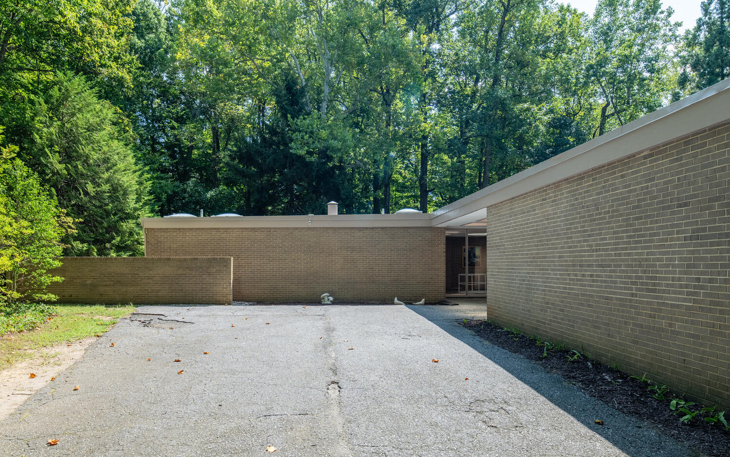 7101 Crail Drive Bethesda, MD 20817 - Photo 9 of 15 a backyard of a house