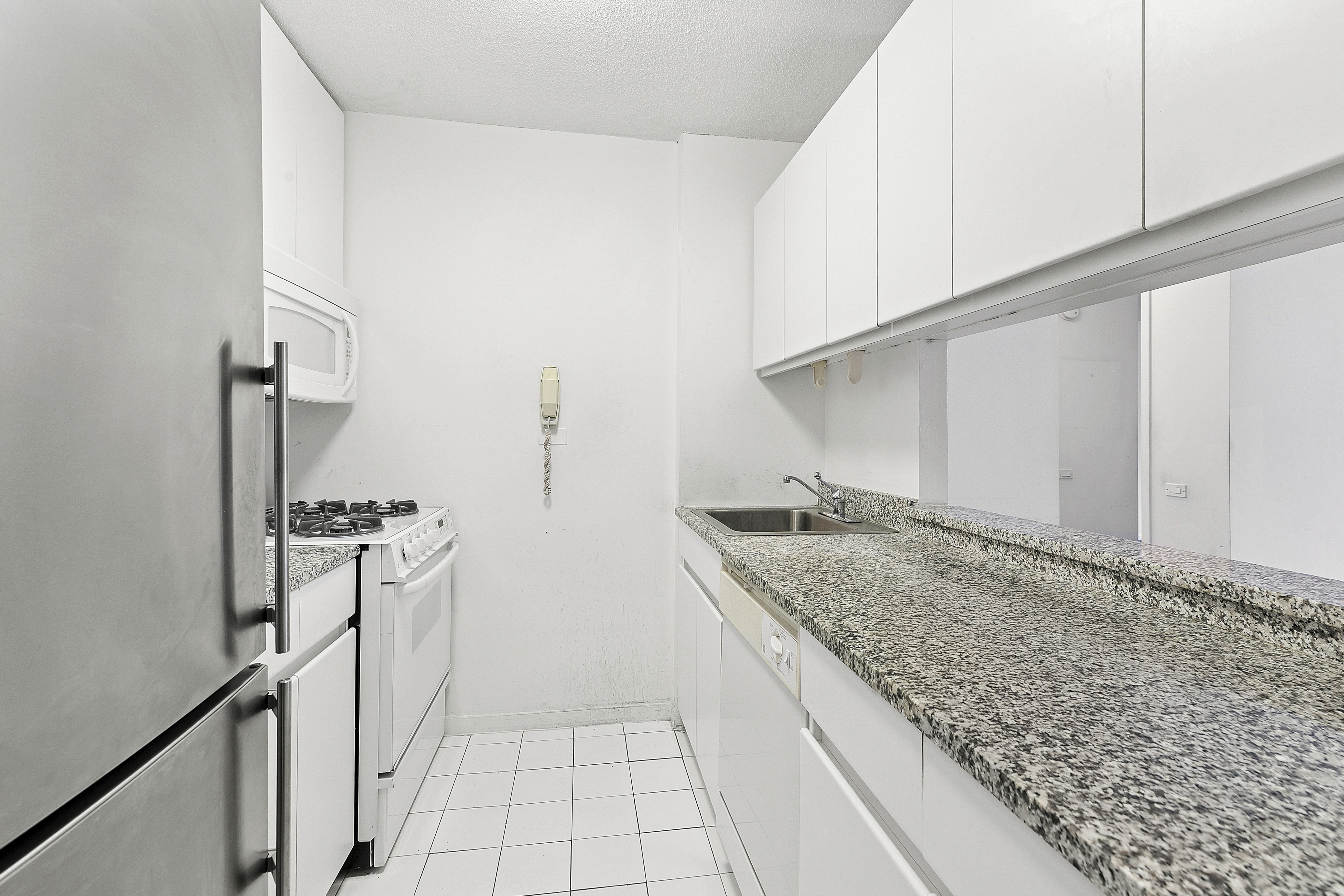515 East 72nd Street, Unit 10D Manhattan, NY 10021 - Photo 7 of 14