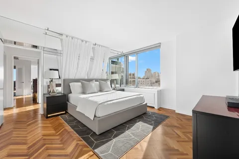 $1,925,000 | 360 East 88th Street, Unit 18D | Upper East Side