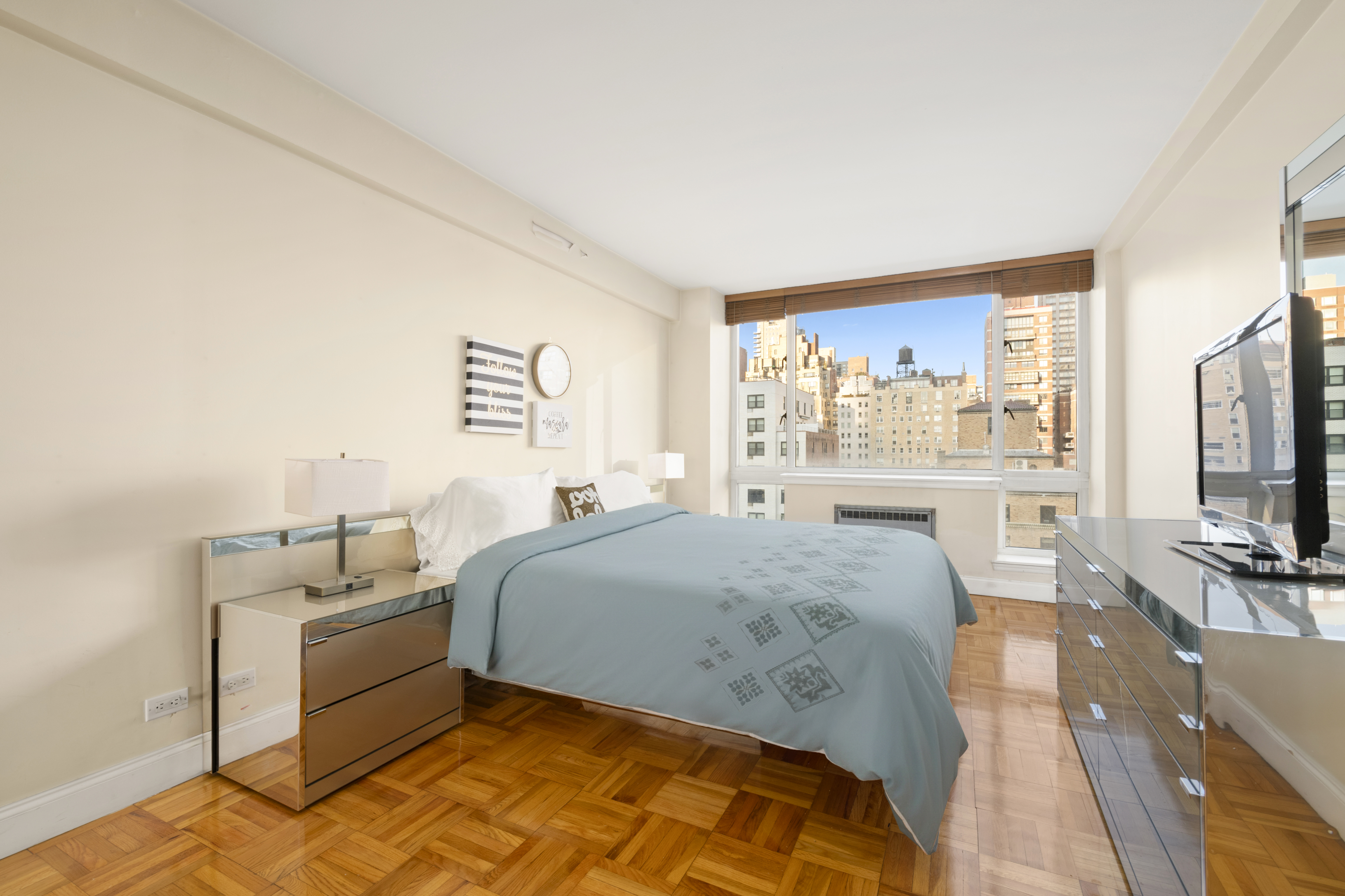 333 East 69th Street, Unit 10H Manhattan, NY 10021 - Photo 9 of 13