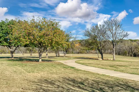 a view of a yard with a house