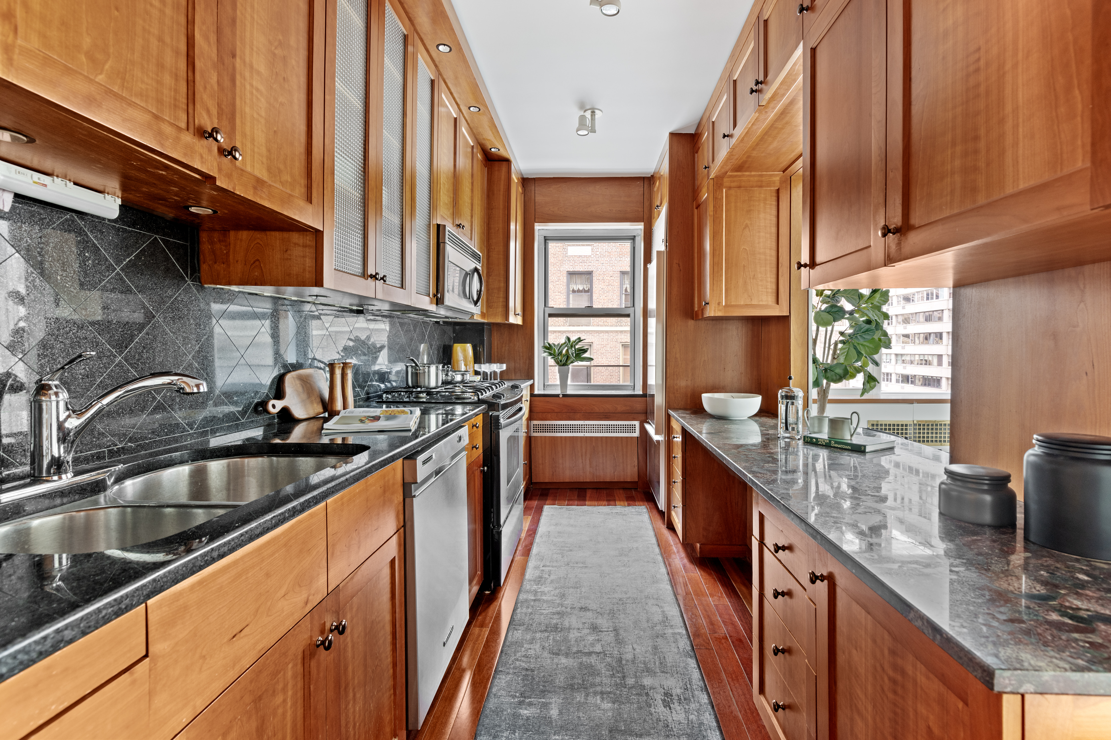 16 Sutton Place, Unit 12C Manhattan, NY 10022 - Photo 4 of 9