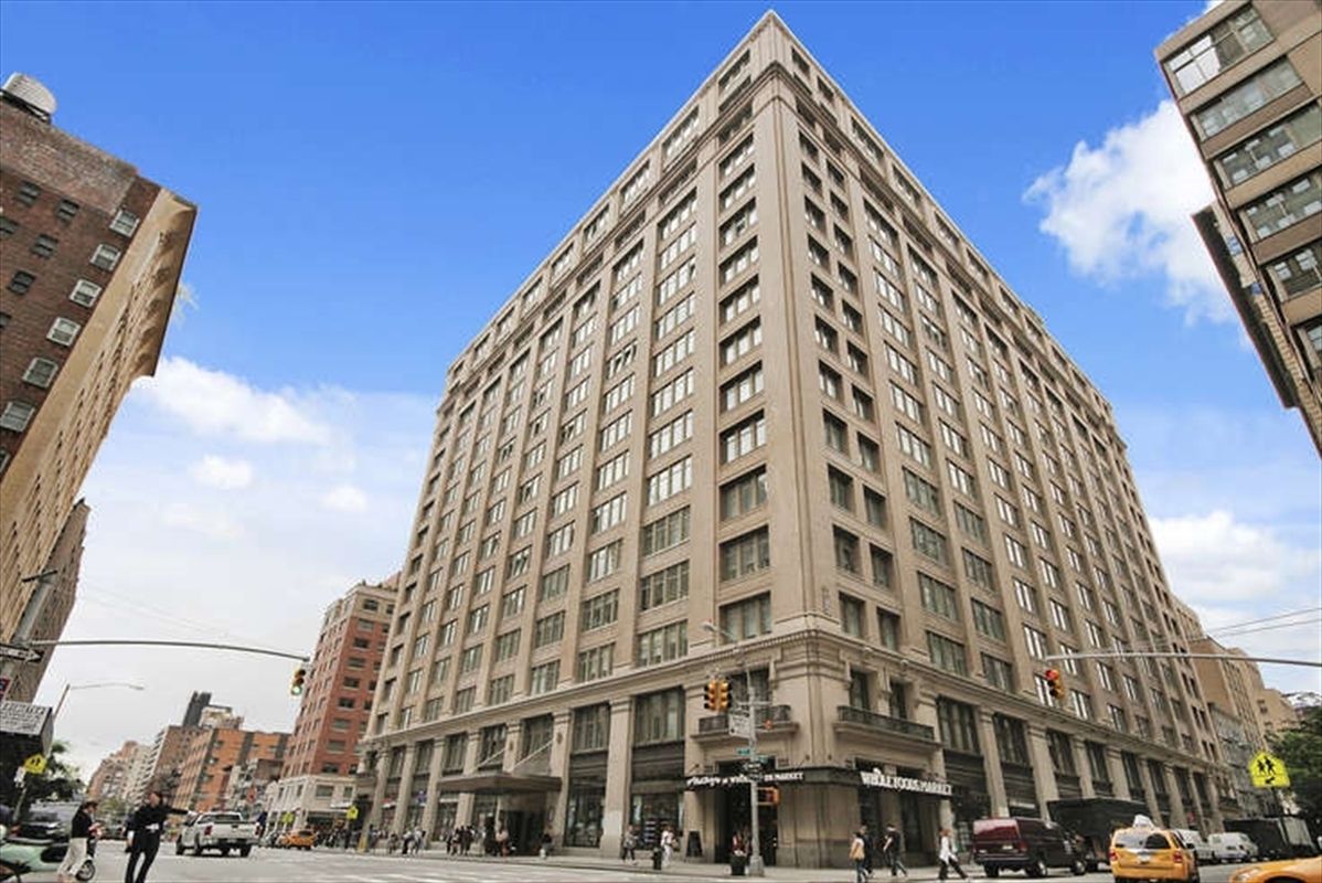 252 7th Avenue, Unit 10I Manhattan, NY 10001 - Photo 18 of 25 a front view of a building