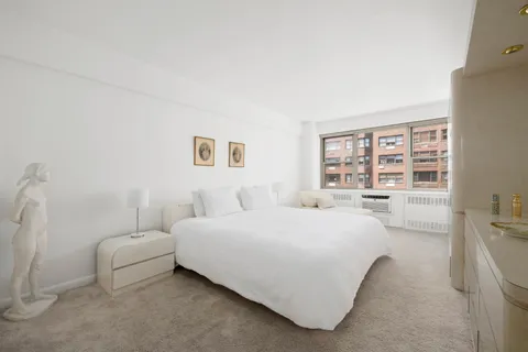 $1,285,000 | 25 Sutton Place South, Unit 16B | Sutton Place