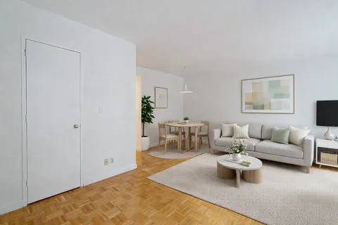 $3,250 | 145 East 48th Street, Unit 6H | Midtown East