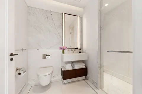 $4,295,000 | 500 West 18th Street, Unit EAST 19E | Chelsea