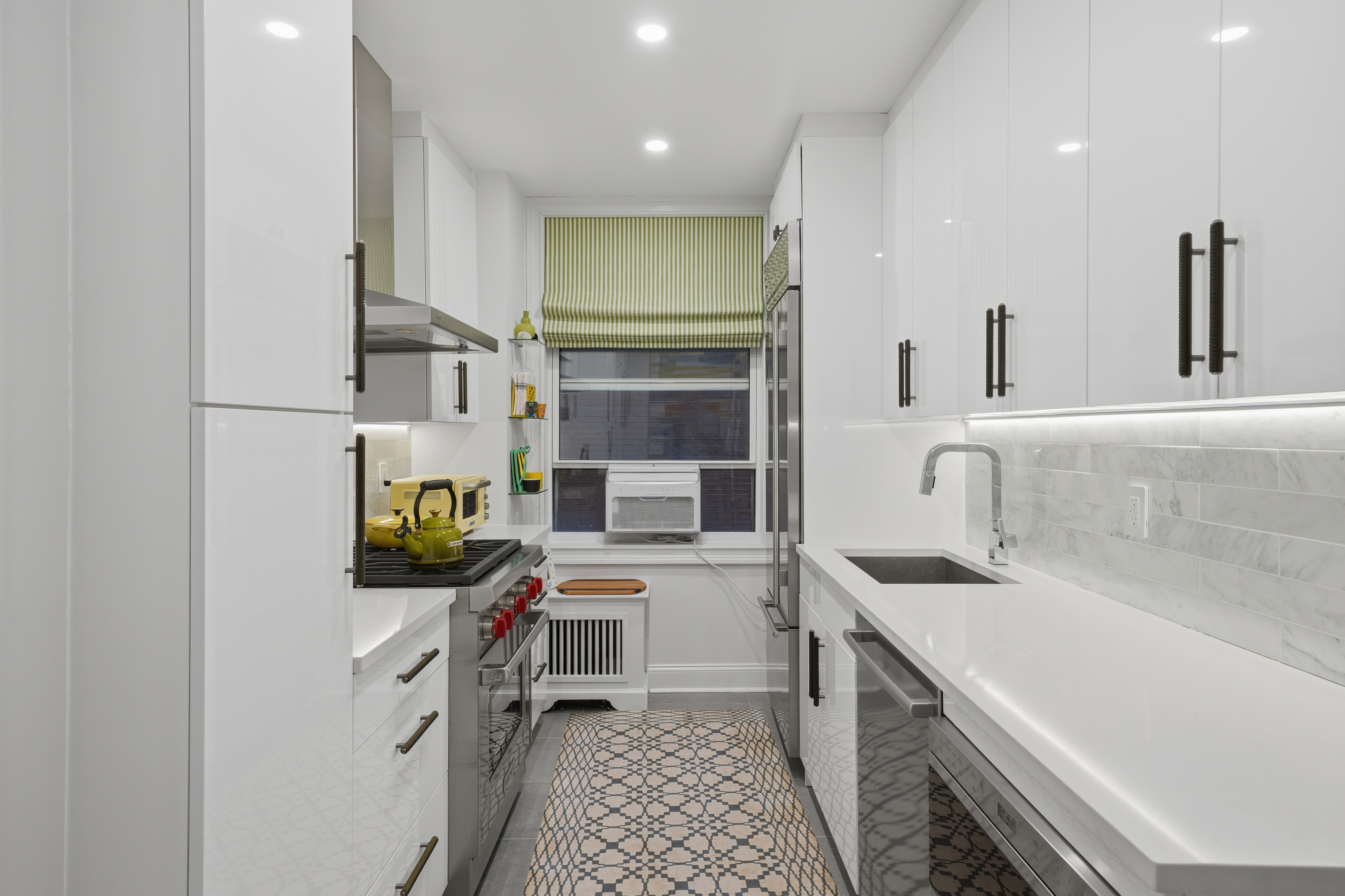 50 East 72nd Street, Unit 10B Manhattan, NY 10021 - Photo 27 of 32