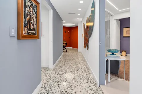 $2,295,000 | 10 Venetian Way, Unit 904, Miami Beach, FL 33139