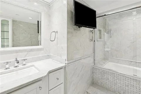 $475,000 | 2100 St Charles Avenue, Unit 7M, New Orleans, LA 70130