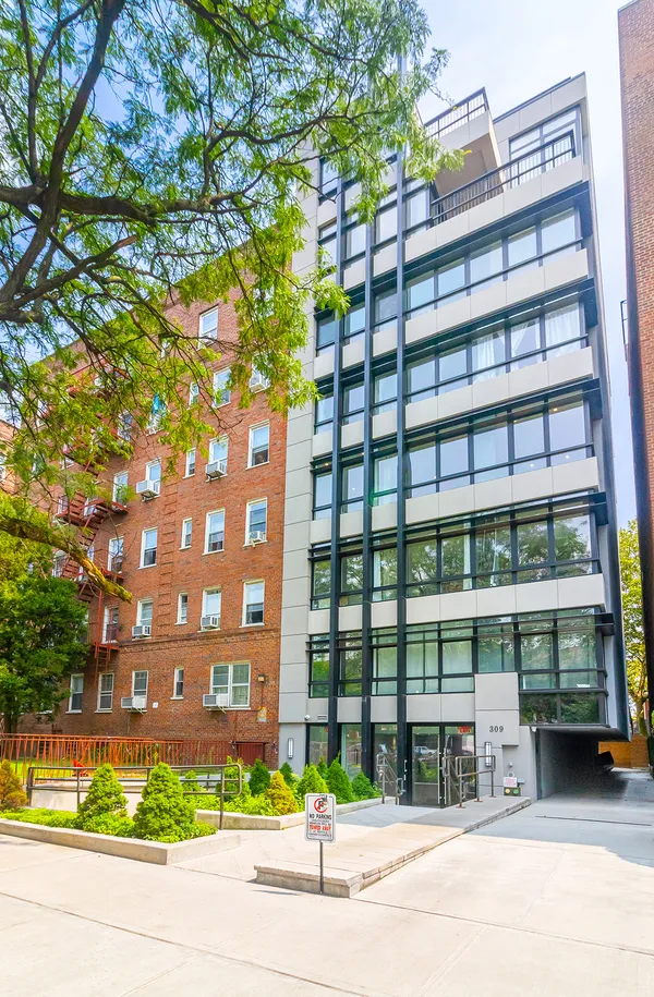 $699,000 | 309 Ocean Parkway, Unit 4F | Kensington