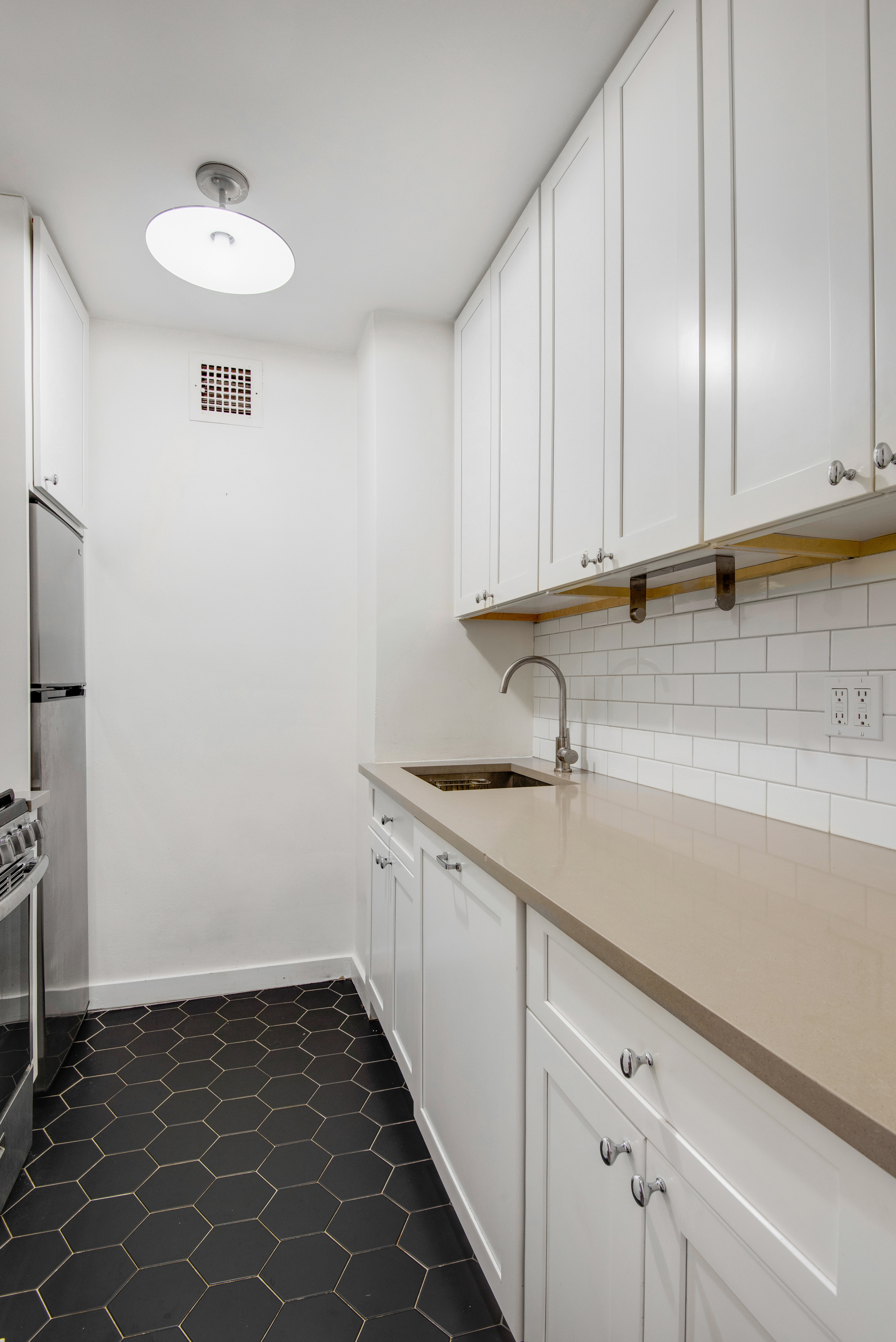 357 East 57th Street, Unit 2E Manhattan, NY 10022 - Photo 7 of 17 Gallery Image 7