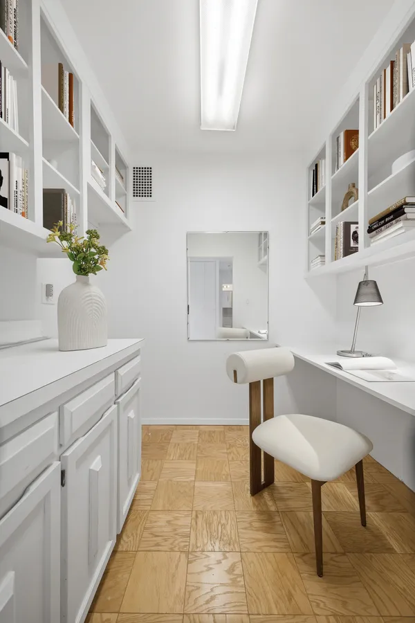 $1,350,000 | 160 East 38th Street, Unit 26FG | Murray Hill