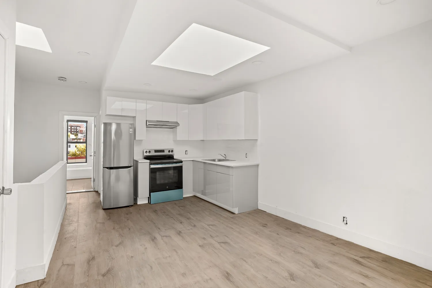 $899,000 | 1042 Hall Place | Foxhurst