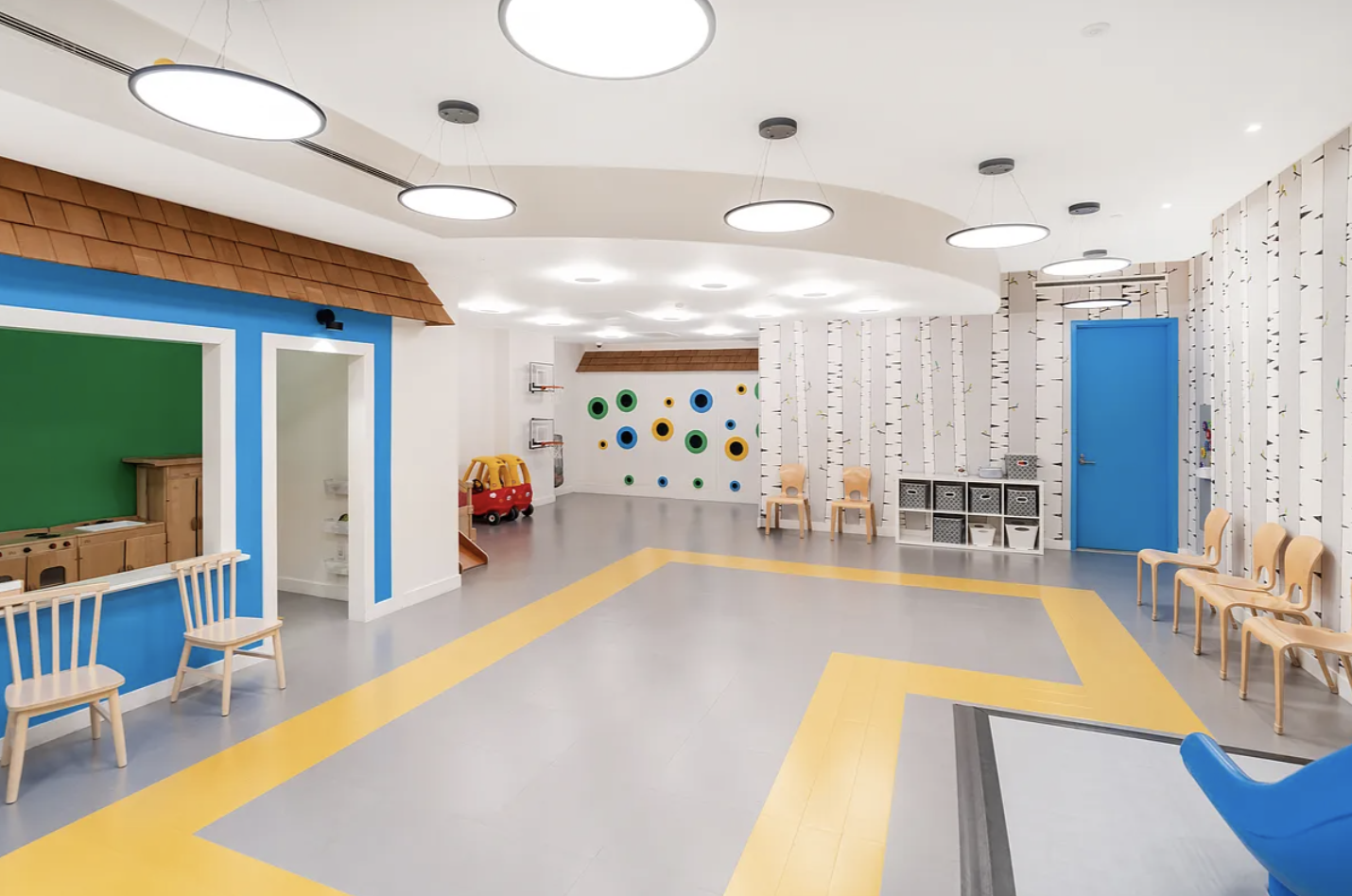 450 East 83rd Street, Unit 6B Manhattan, NY 10028 - Photo 24 of 25 a living room with furniture and wooden floor