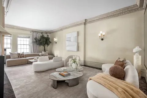 $4,950,000 | 45 East 66th Street, Unit 3W | Lenox Hill