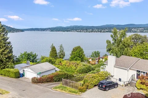 $1,050,000 | 10417 76th Avenue South, Seattle, WA 98178
