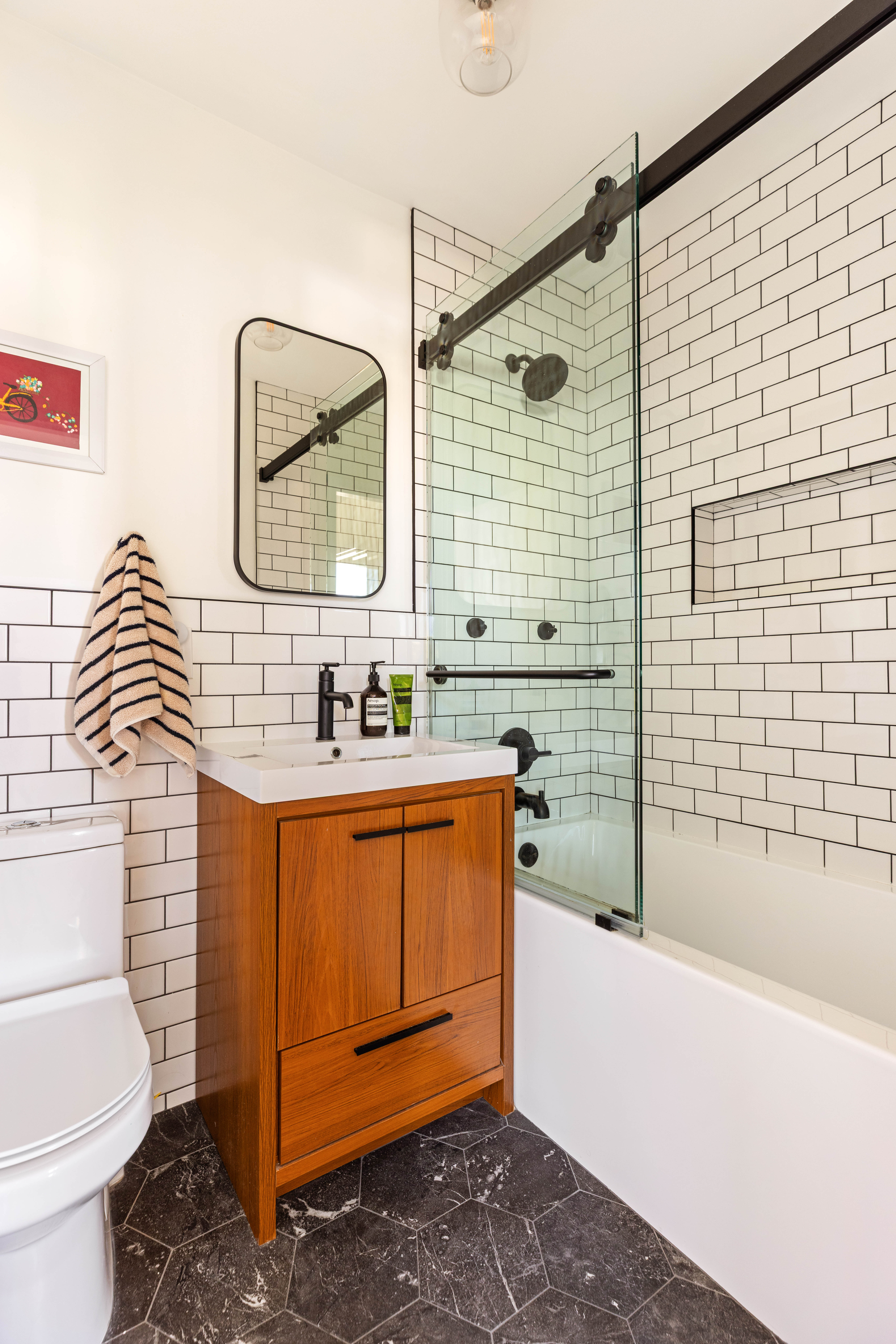 93-95 Wyckoff Avenue, Unit 4B Brooklyn, NY 11237 - Photo 6 of 10 a bathroom with a sink a toilet and bathtub