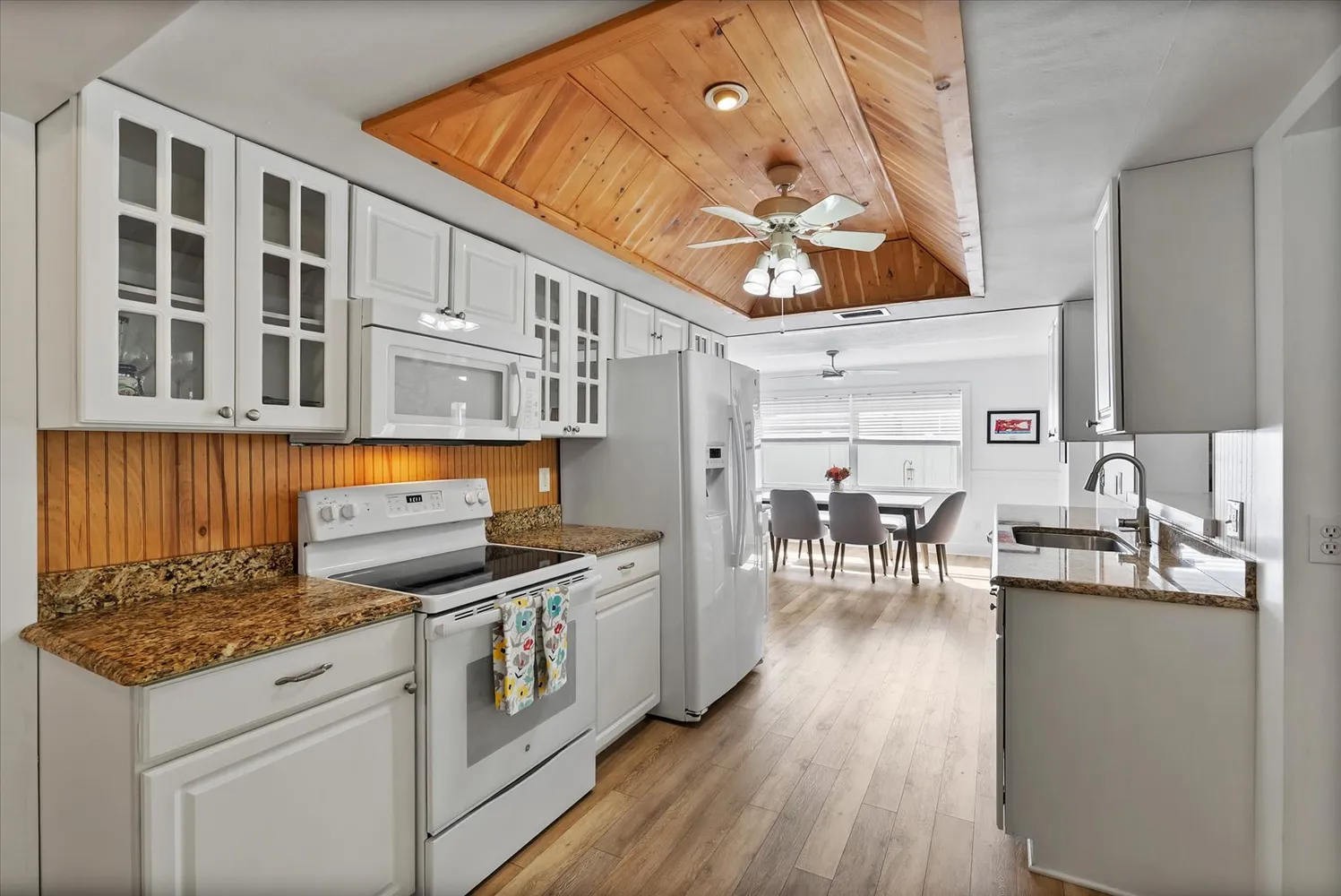 $549,000 | 1700 Patricia Avenue, Dunedin, FL 34698