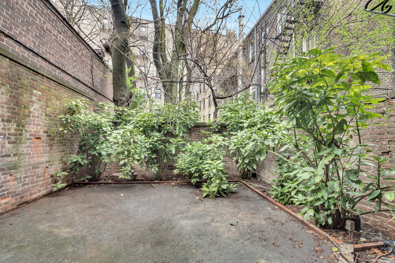 119 West 10th Street Manhattan, NY 10011 - Photo 27 of 29