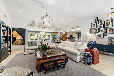 $1,200,000 | 10 Bentwood Road, Palm Beach Gardens, FL 33418