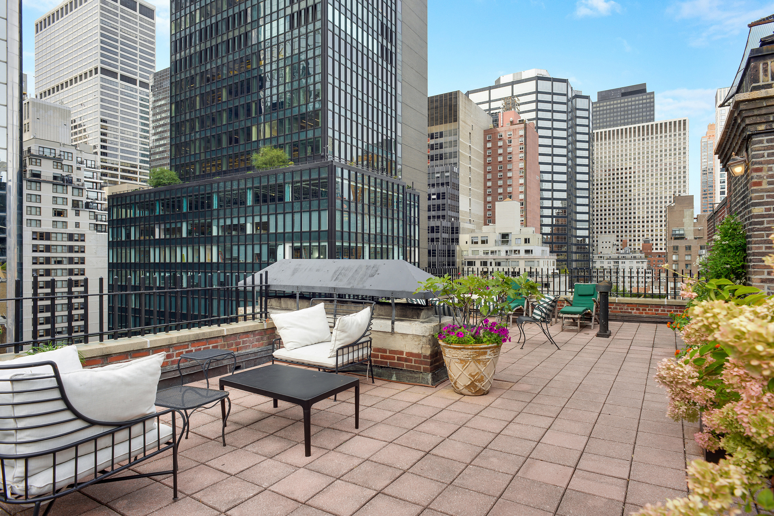 230 East 50th Street, Unit 9C Manhattan, NY 10022 - Photo 13 of 16 Gallery Image 13