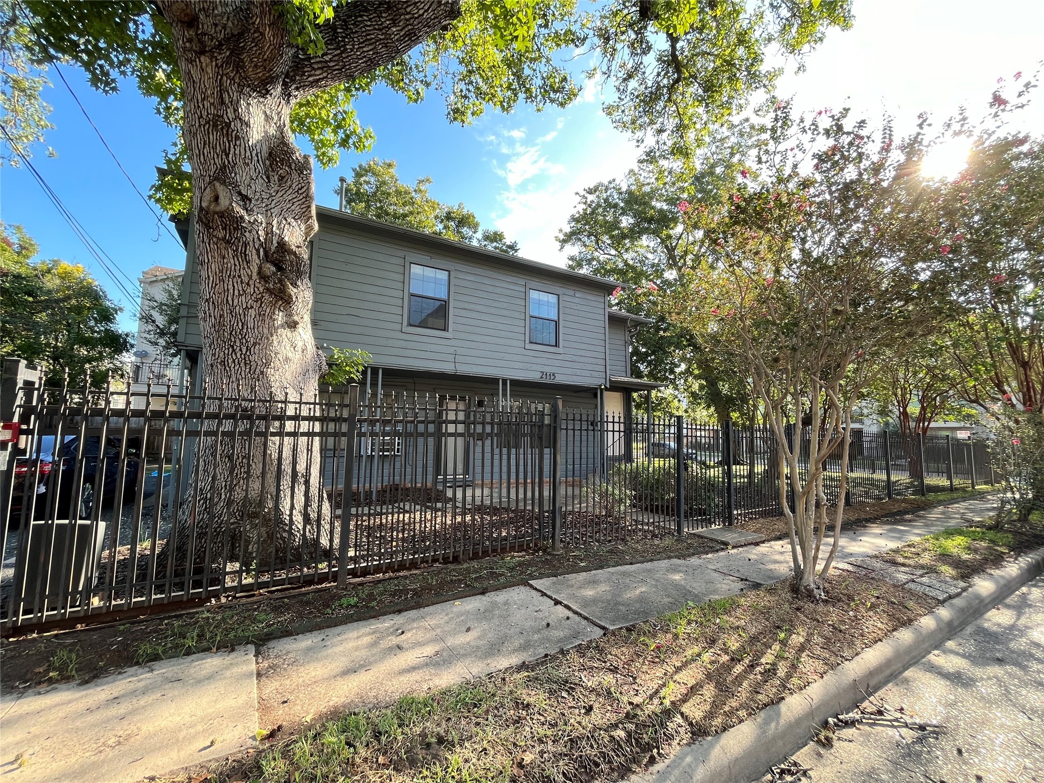 2115 Holman Street Houston, TX 77004 - Photo 1 of 27