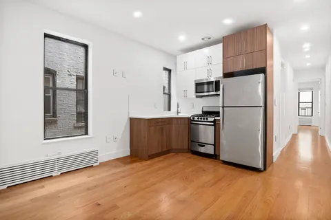 $4,100 | 211 8th Avenue, Unit 3B | Park Slope