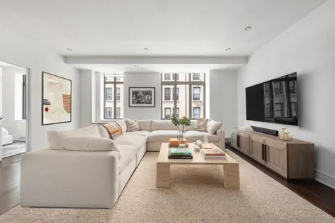 $1,990,000 | 125 West 22nd Street, Unit 9C | Chelsea