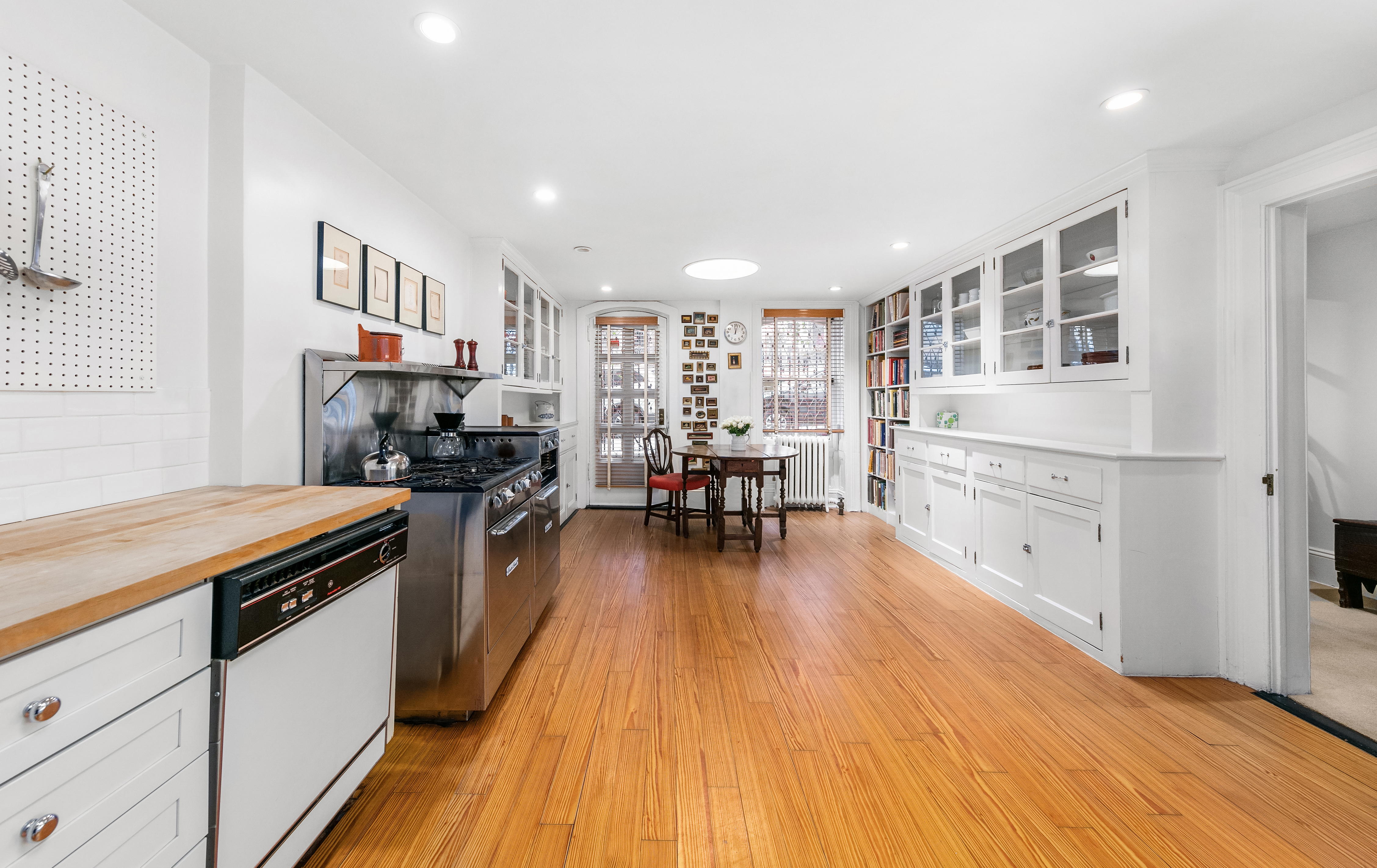 243 East 48th Street Manhattan, NY 10017 - Photo 6 of 20