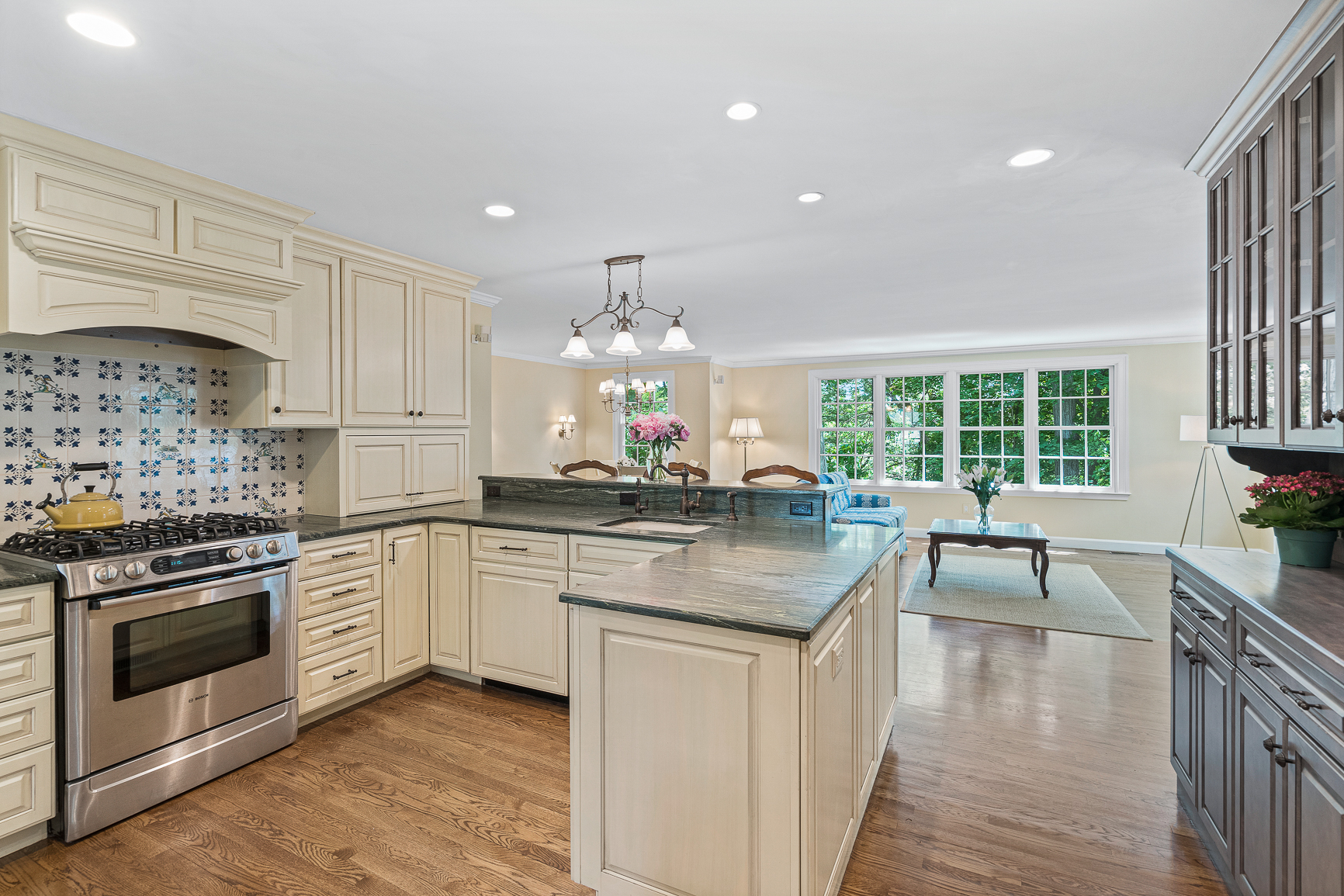 10 Lincoln Circle Wellesley, MA 02481 - Photo 33 of 61