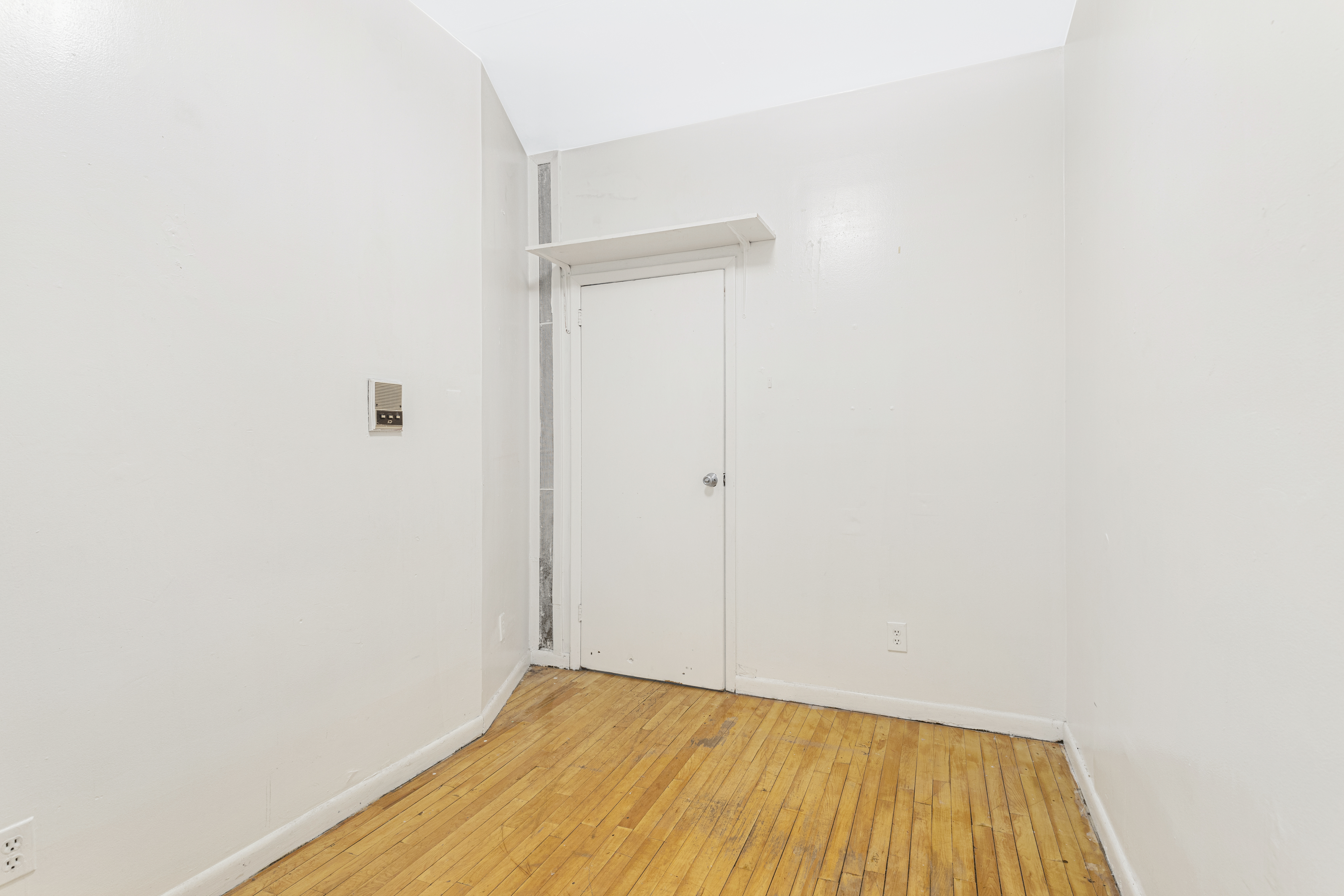 East 9th Street Manhattan, NY 10003 - Photo 6 of 10 Gallery Image 6