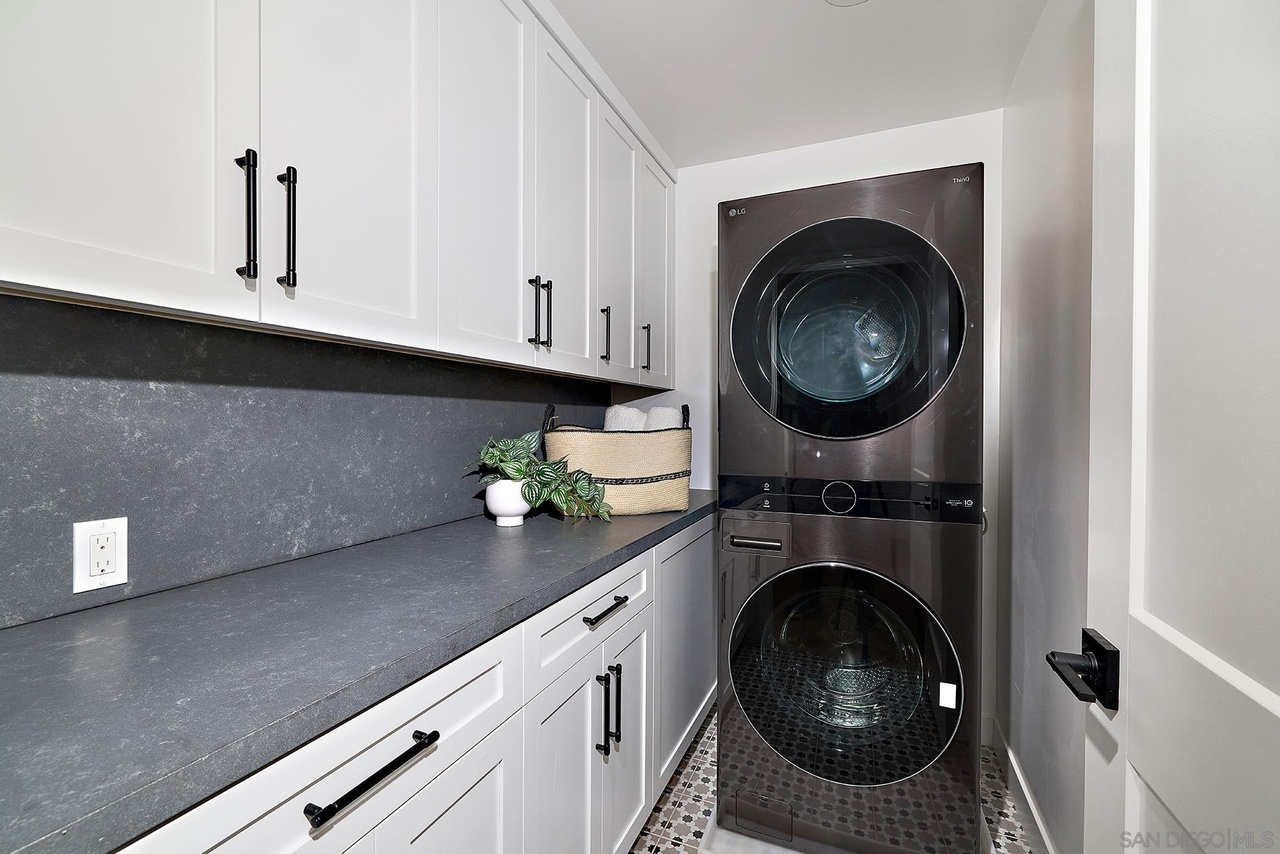 561 North Vulcan Avenue Encinitas, CA 92024 - Photo 24 of 35