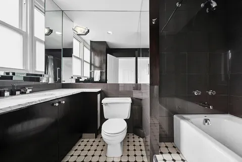 $2,995,000 | 12 Beekman Place, Unit PHA | Midtown East