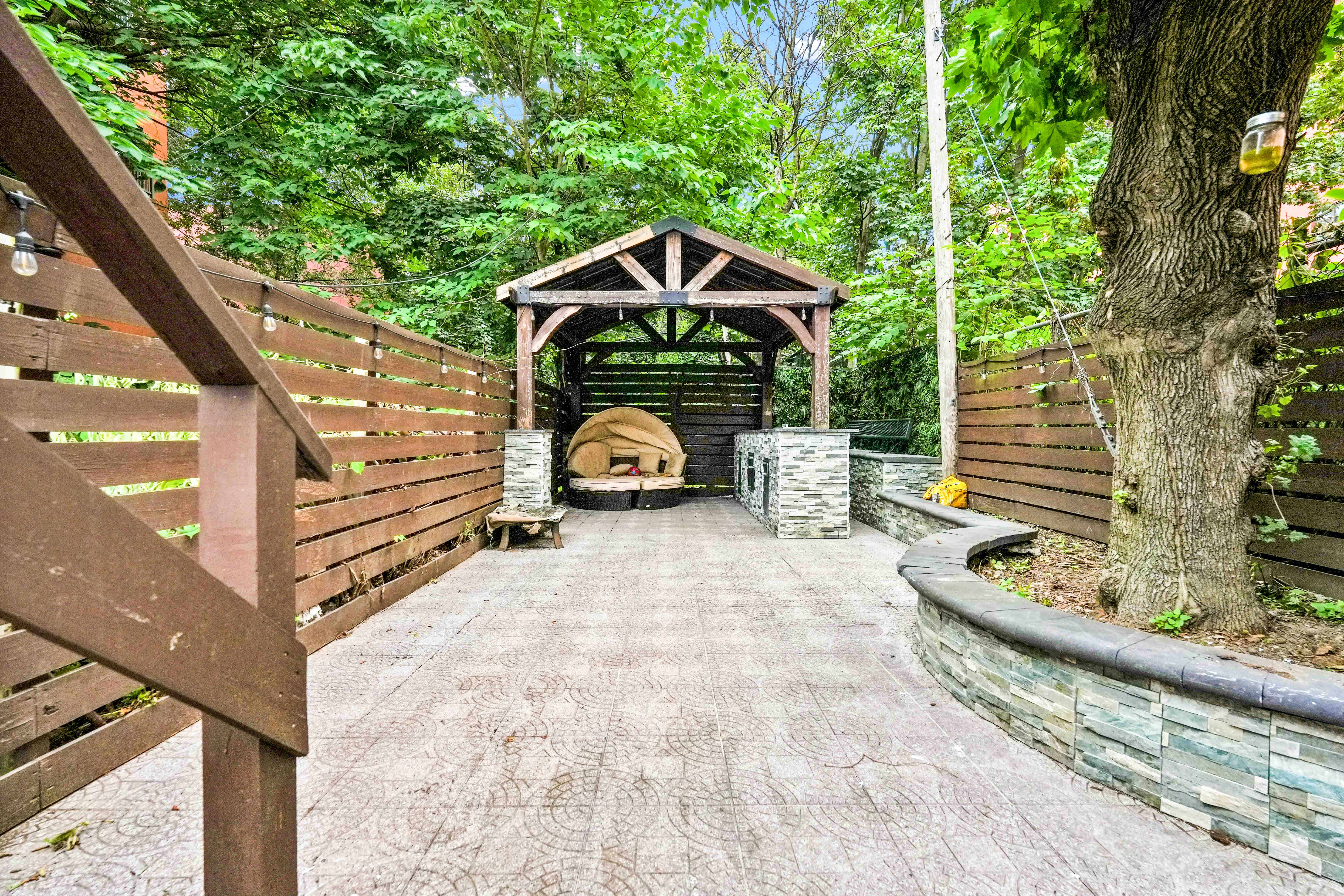 17 A Suydam Place, Unit 2 Brooklyn, NY 11233 - Photo 20 of 28 a house view with a garden space