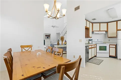 $179,900 | 1960 Westminster Circle, Unit 2, Vero Beach, FL 32966