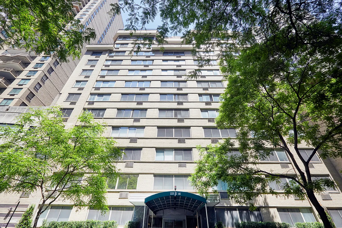 225 East 46th Street, Unit 8J Manhattan, NY 10017 - Photo 12 of 13 Gallery Image 12