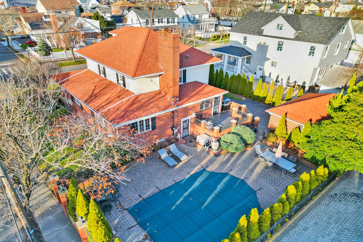 $2,000,000 | 142-15 Newport Avenue | Neponsit