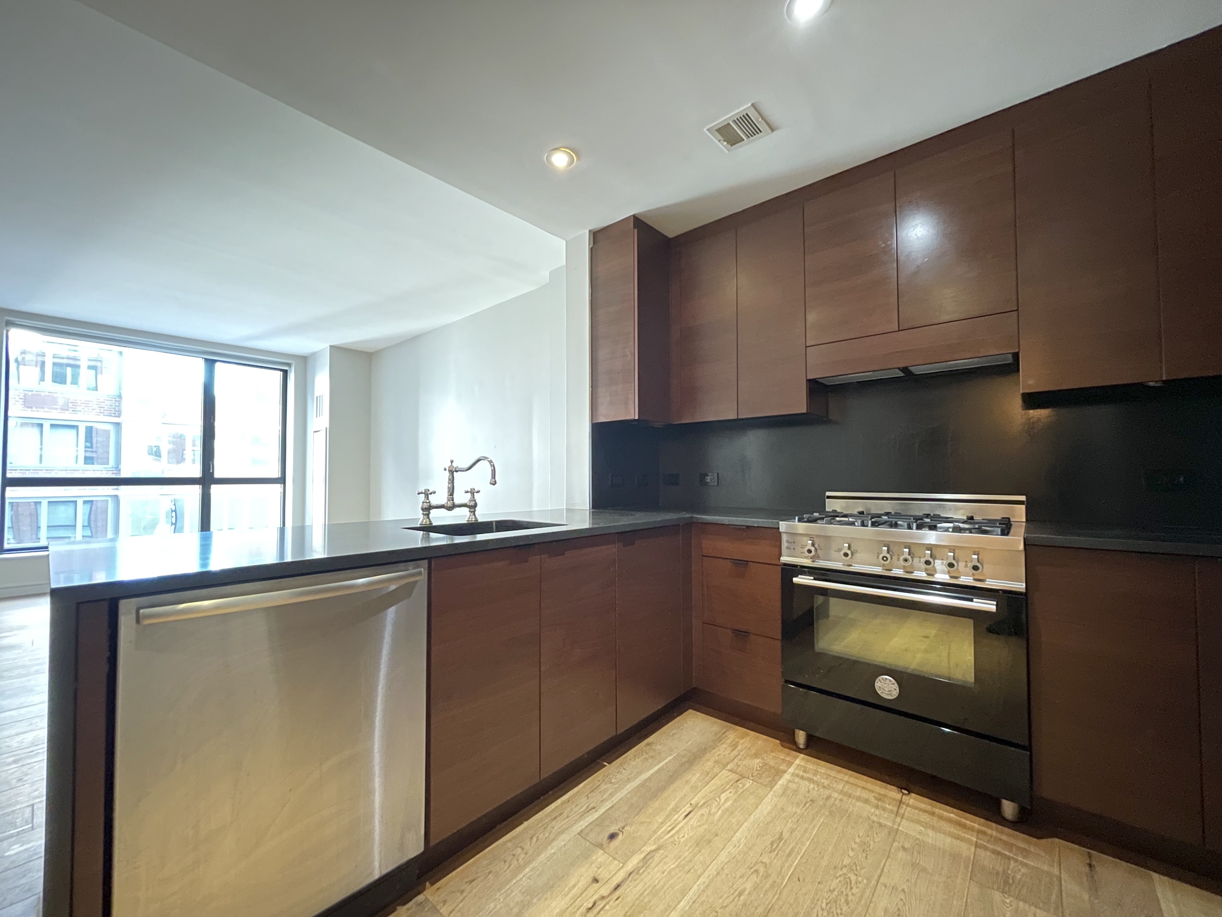 540 West 28th Street, Unit 4E Manhattan, NY 10001 - Photo 2 of 11