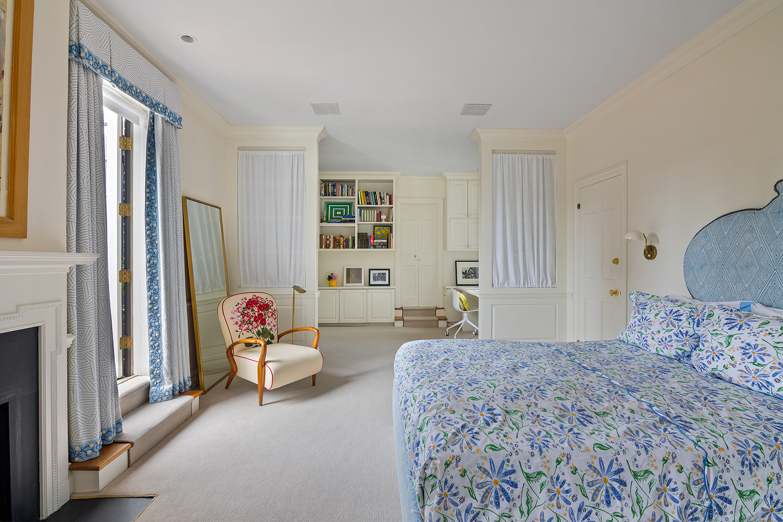 164 East 72nd Street, Unit PHC Manhattan, NY 10021 - Photo 8 of 17 a bedroom with a bed and a window