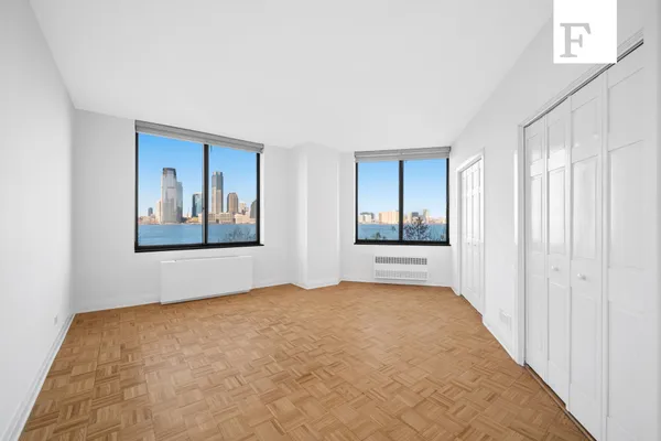 $1,400,000 | 380 Rector Place, Unit 3R | Battery Park City