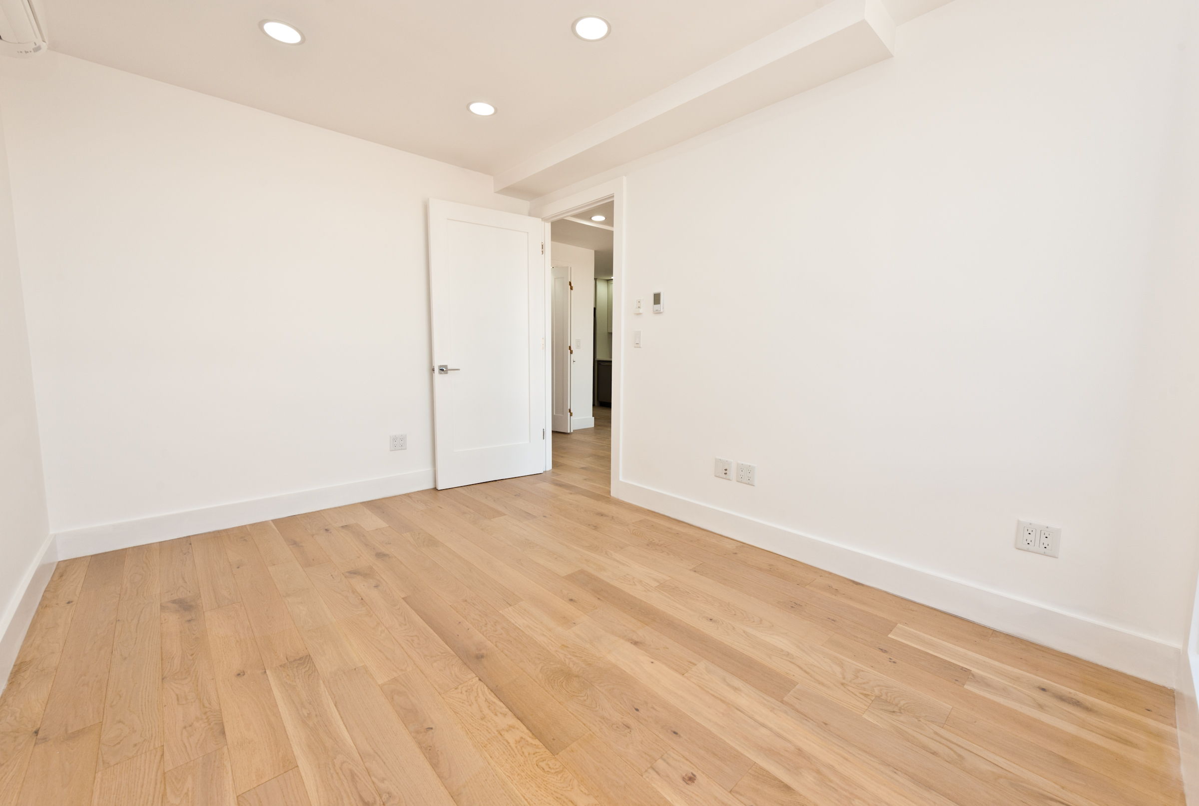 25-10 38th Avenue, Unit 6C Queens, NY 11101 - Photo 4 of 8