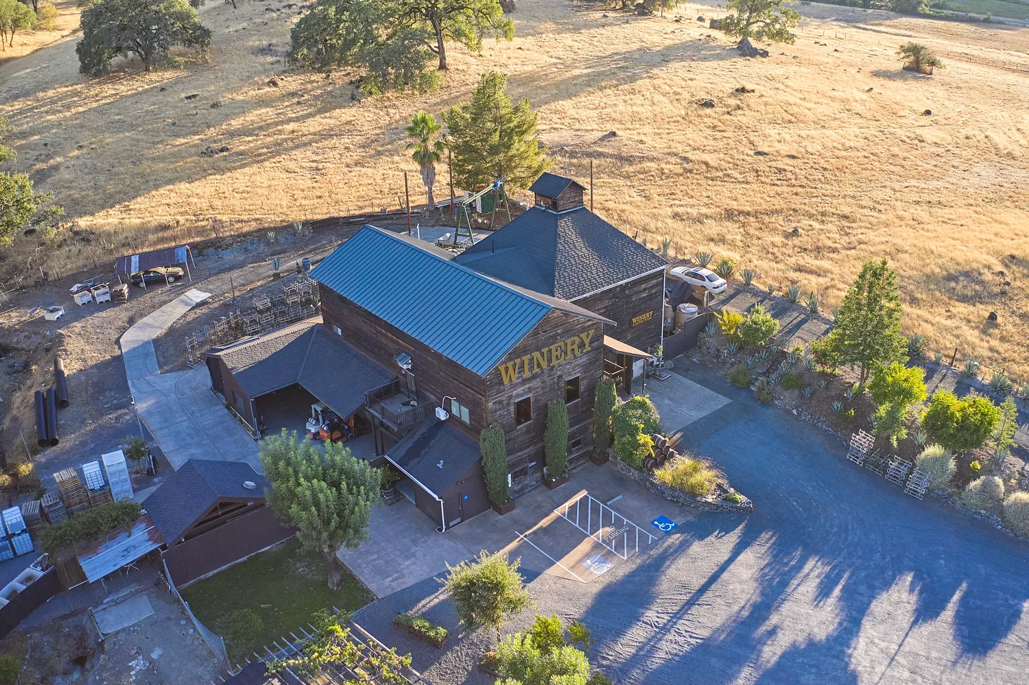 $2,495,000 | 14600 Highway 101, Hopland, CA 95449