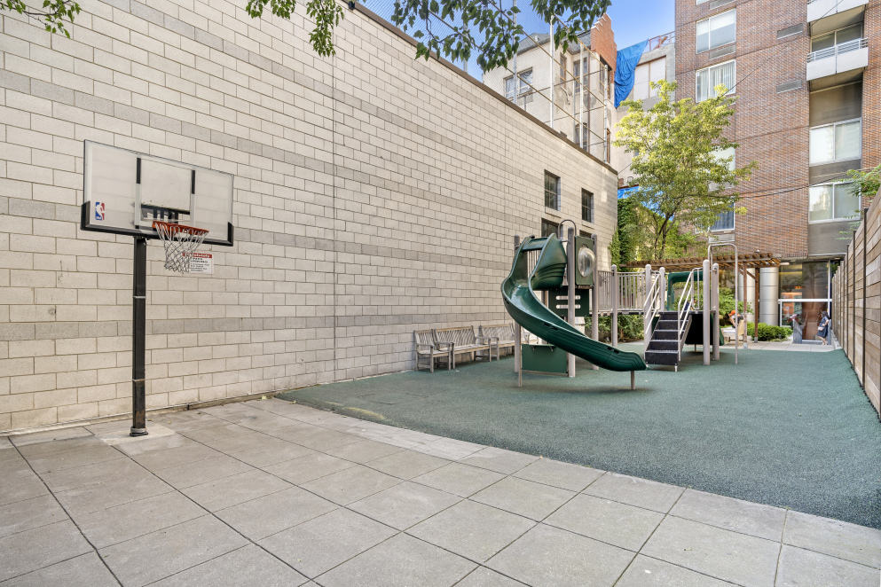 360 East 88th Street, Unit 18D Manhattan, NY 10128 - Photo 13 of 17