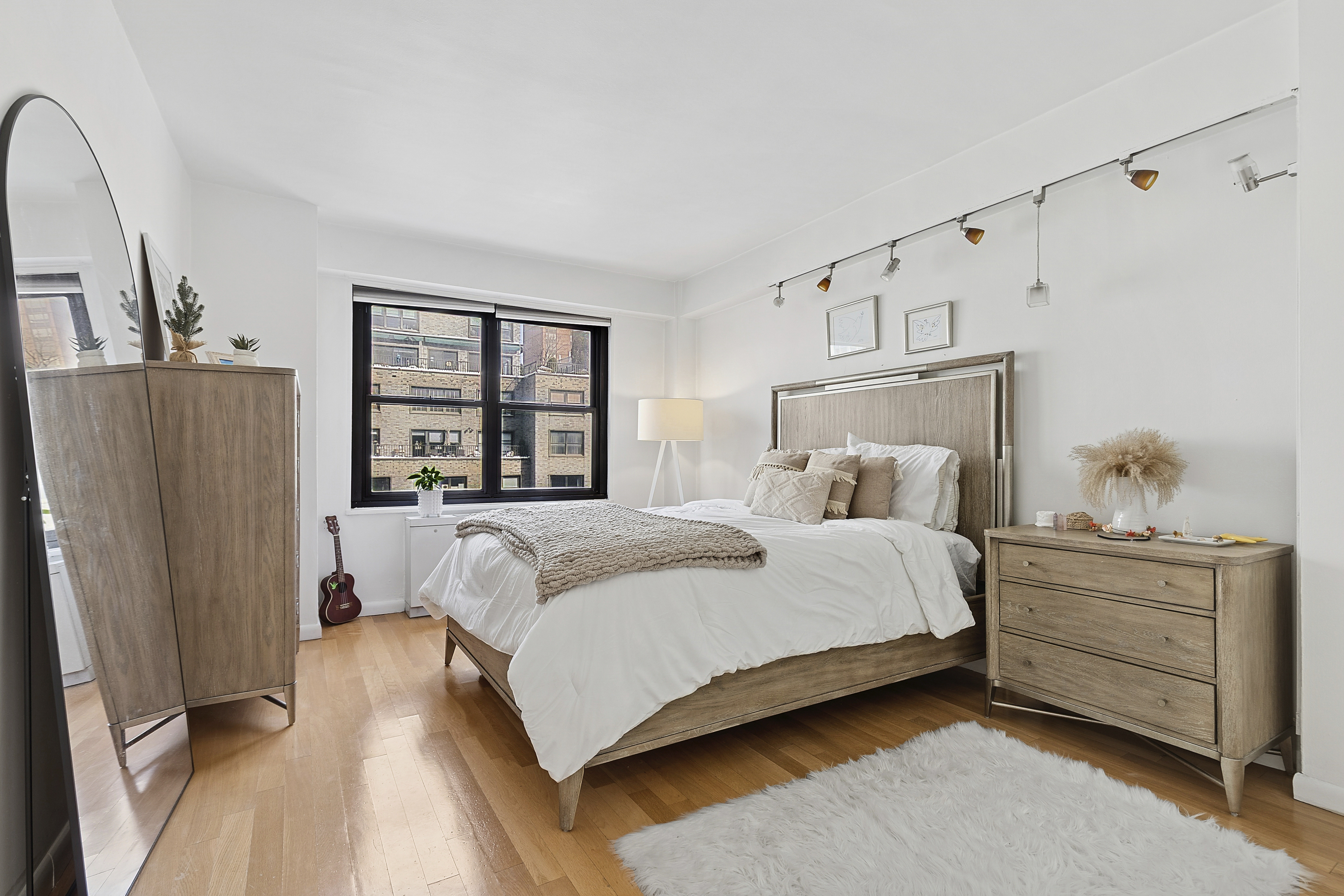 220 East 57th Street, Unit 17G Manhattan, NY 10022 - Photo 4 of 8