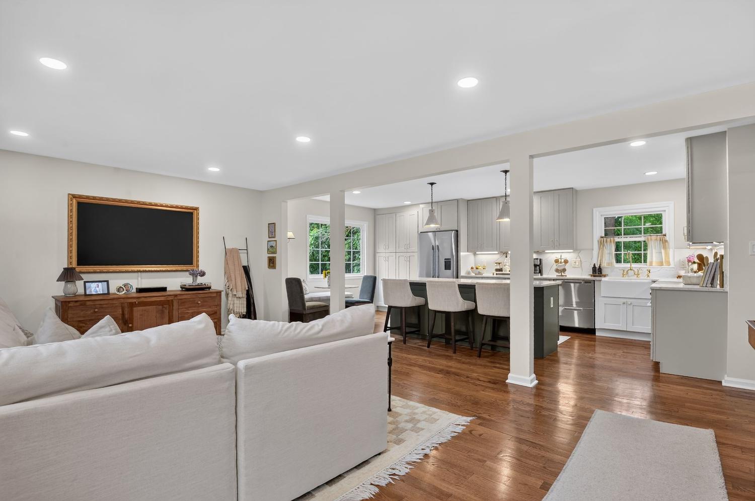4020 Roberts Road Fairfax, VA 22032 - Photo 4 of 29