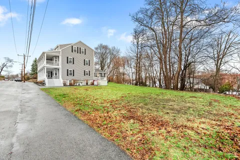 $750,000 | 1 Maple Street, Unit 1, Maynard, MA 01754