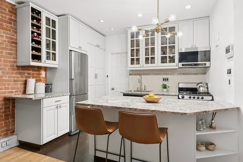 $825,000 | 59 West 88th Street, Unit BF | Upper West Side