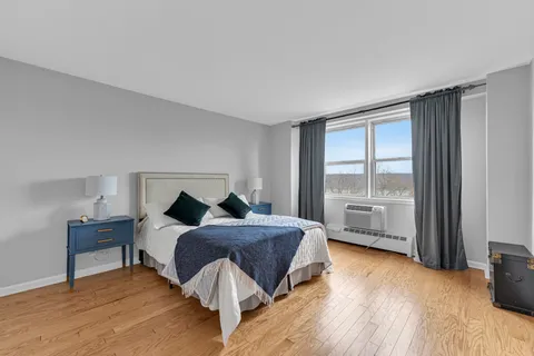 $409,000 | 5800 Arlington Avenue, Unit 6V | North Riverdale