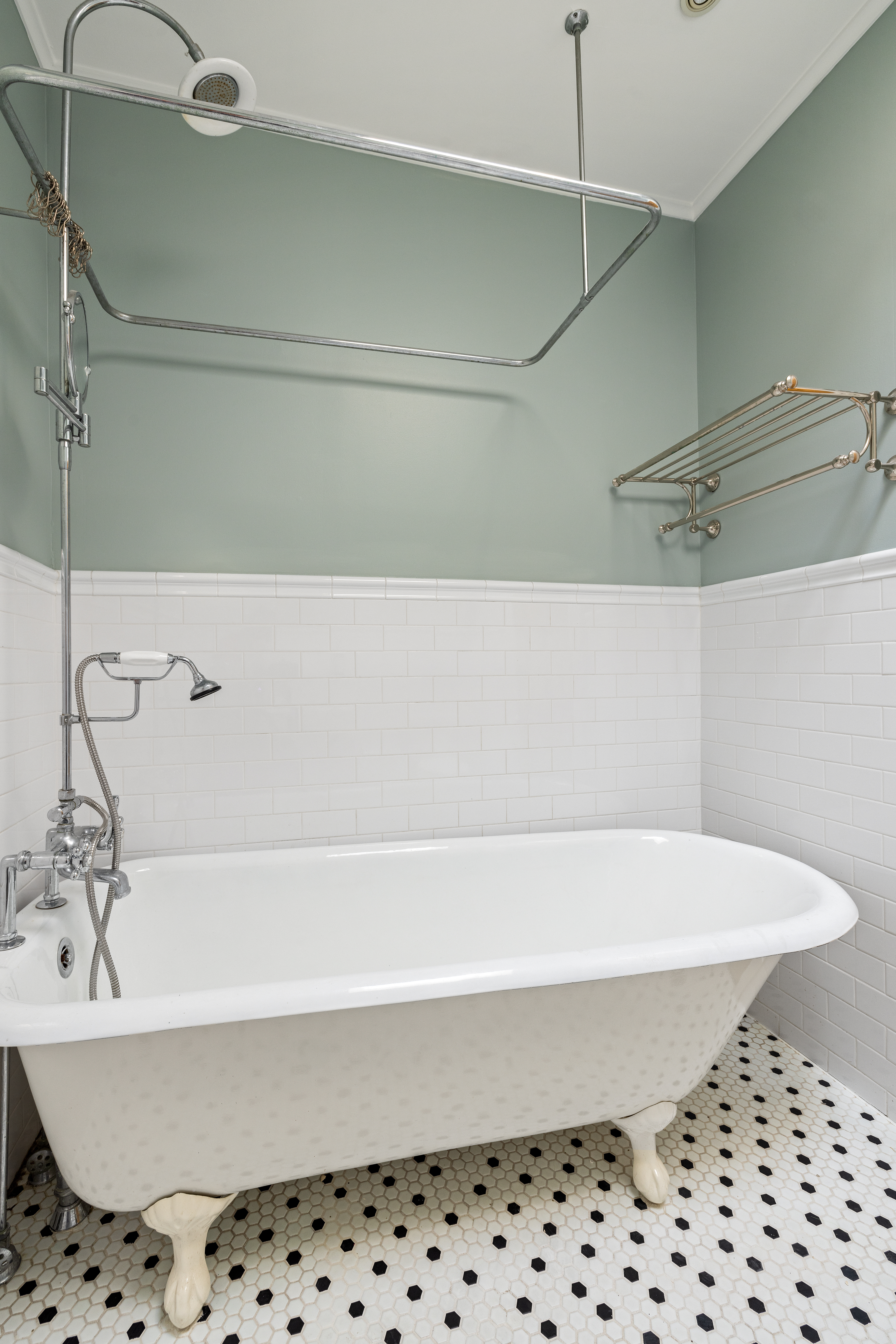 778 Quincy Street, Unit 2 Brooklyn, NY 11221 - Photo 10 of 14 a bathroom with a bathtub