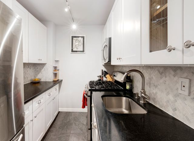 $1,290,000 | 444 East 84th Street, Unit 8F | Upper East Side